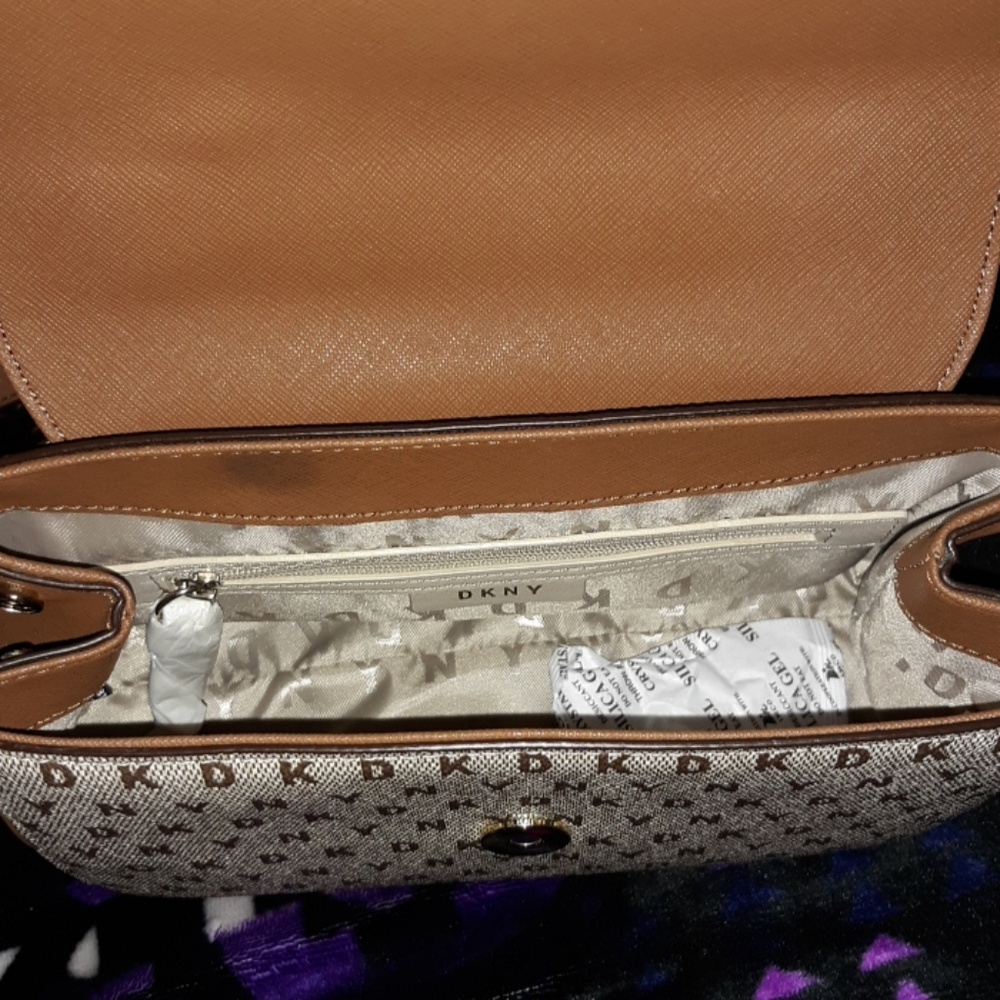 Crossbody/hand DKNY purse
